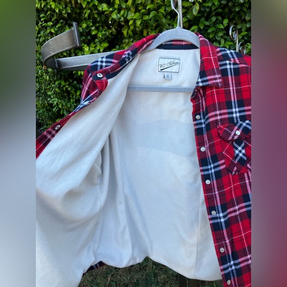 EUC BC Clothing Red and Black Plaid Button Down Jacket Shirt Size Medium - Picture 10 of 12